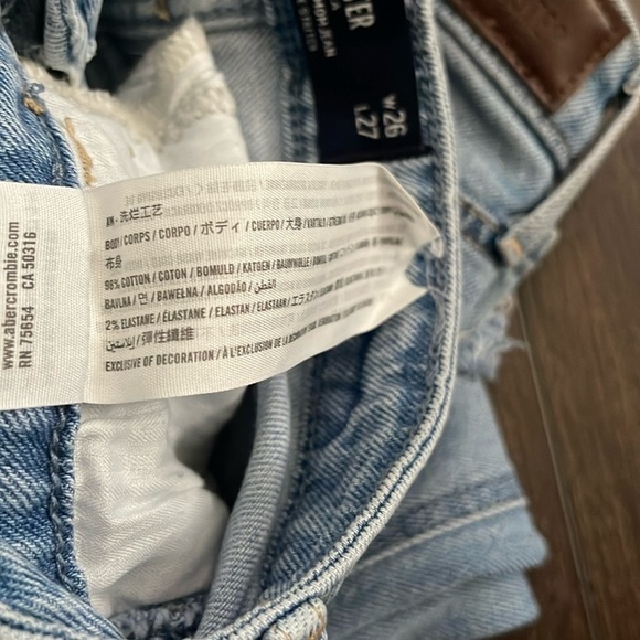 Hollister Ultra High Rise Mom Jeans Size 3R - Picture 9 of 9